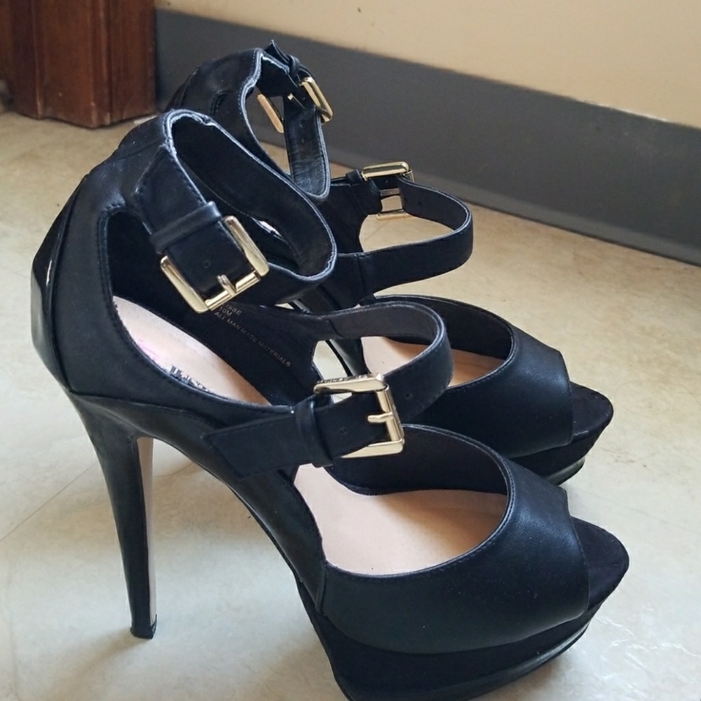Shoes - Picture 2 of 4